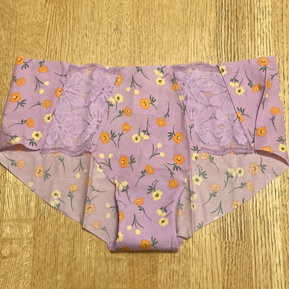 NWT Pink No-Show Hipster